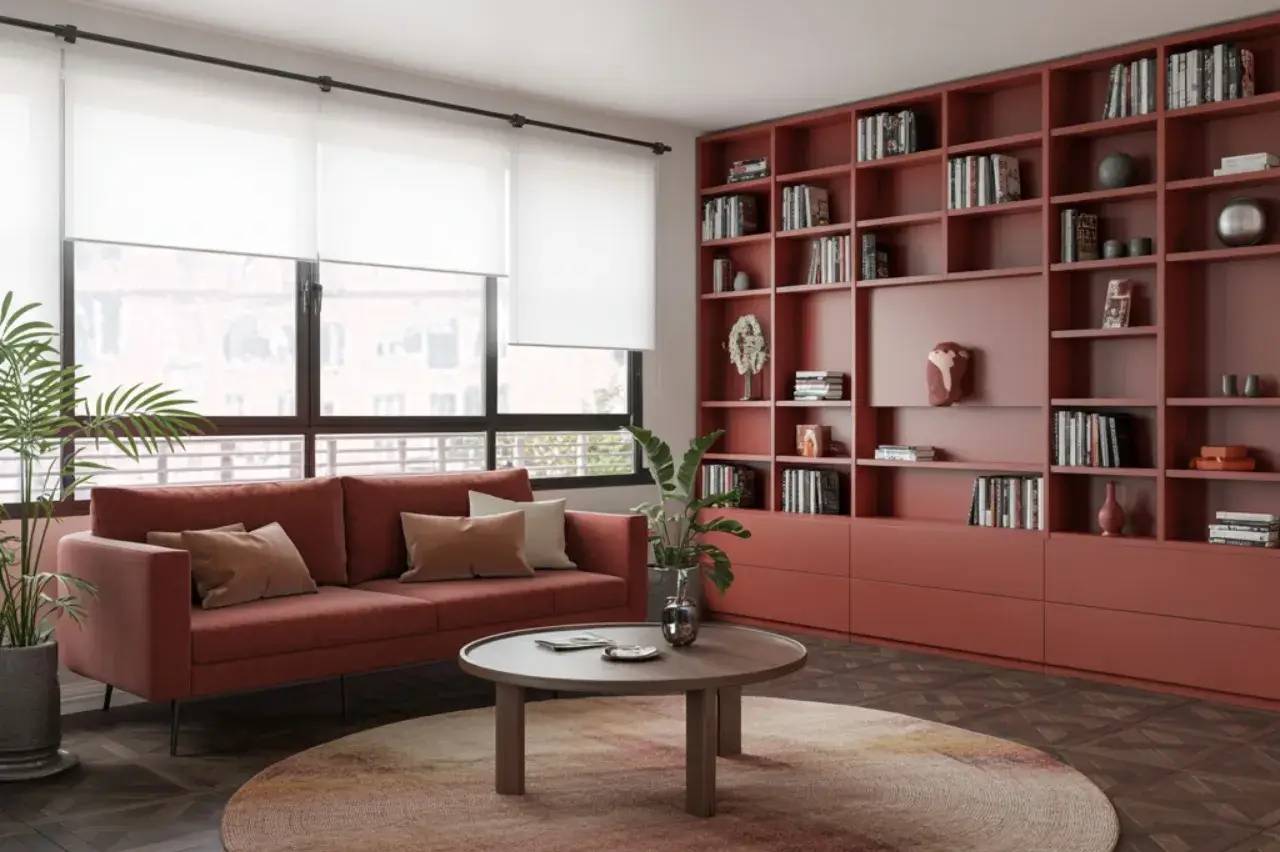 Un salon moderne et épuré avec un canapé rouge, une table basse en bois et une bibliothèque assortie remplie de livres.