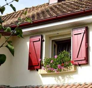 volet_rouge_maison_1.webp