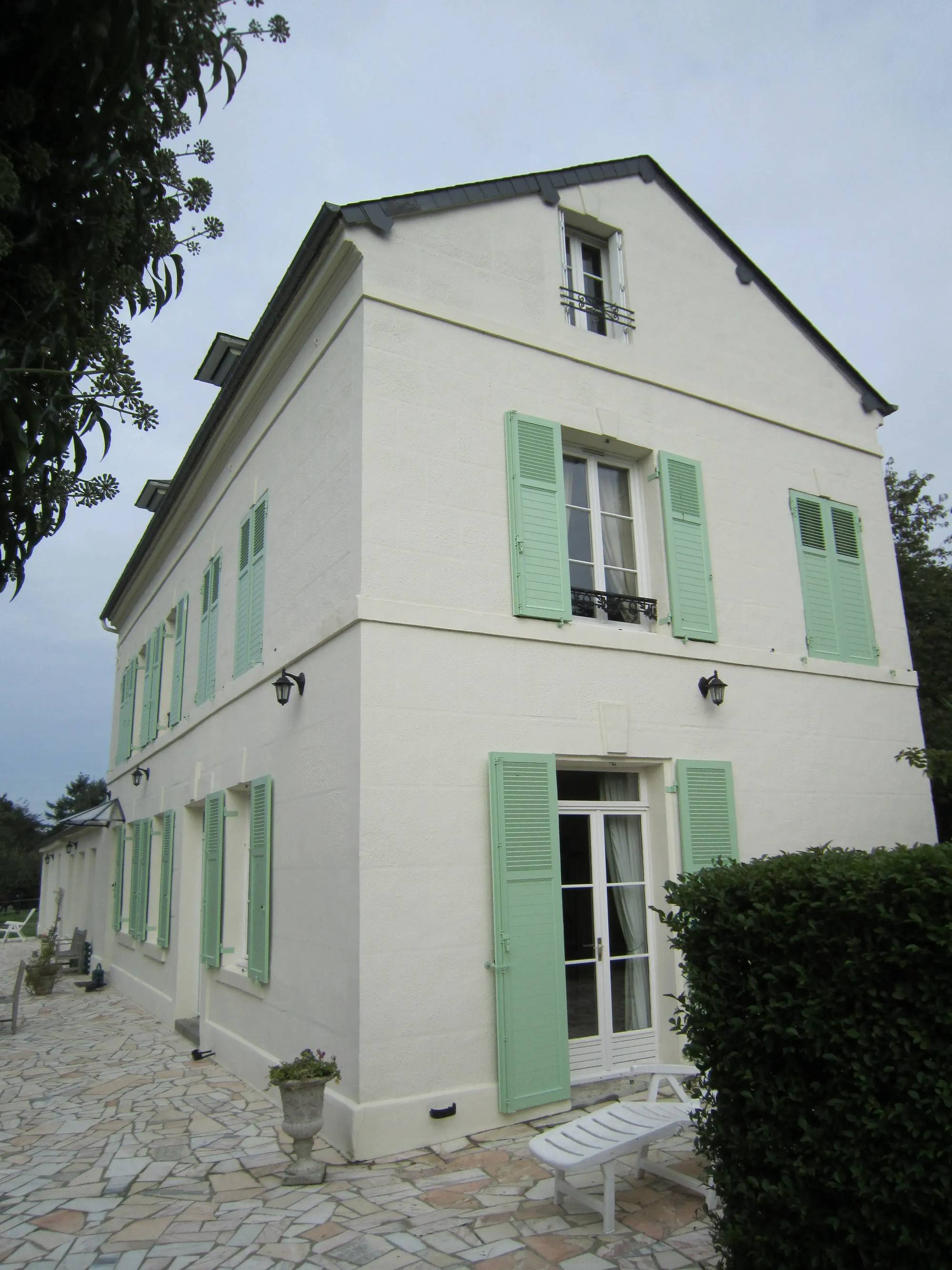 volet_vert_pale_maison_2.webp