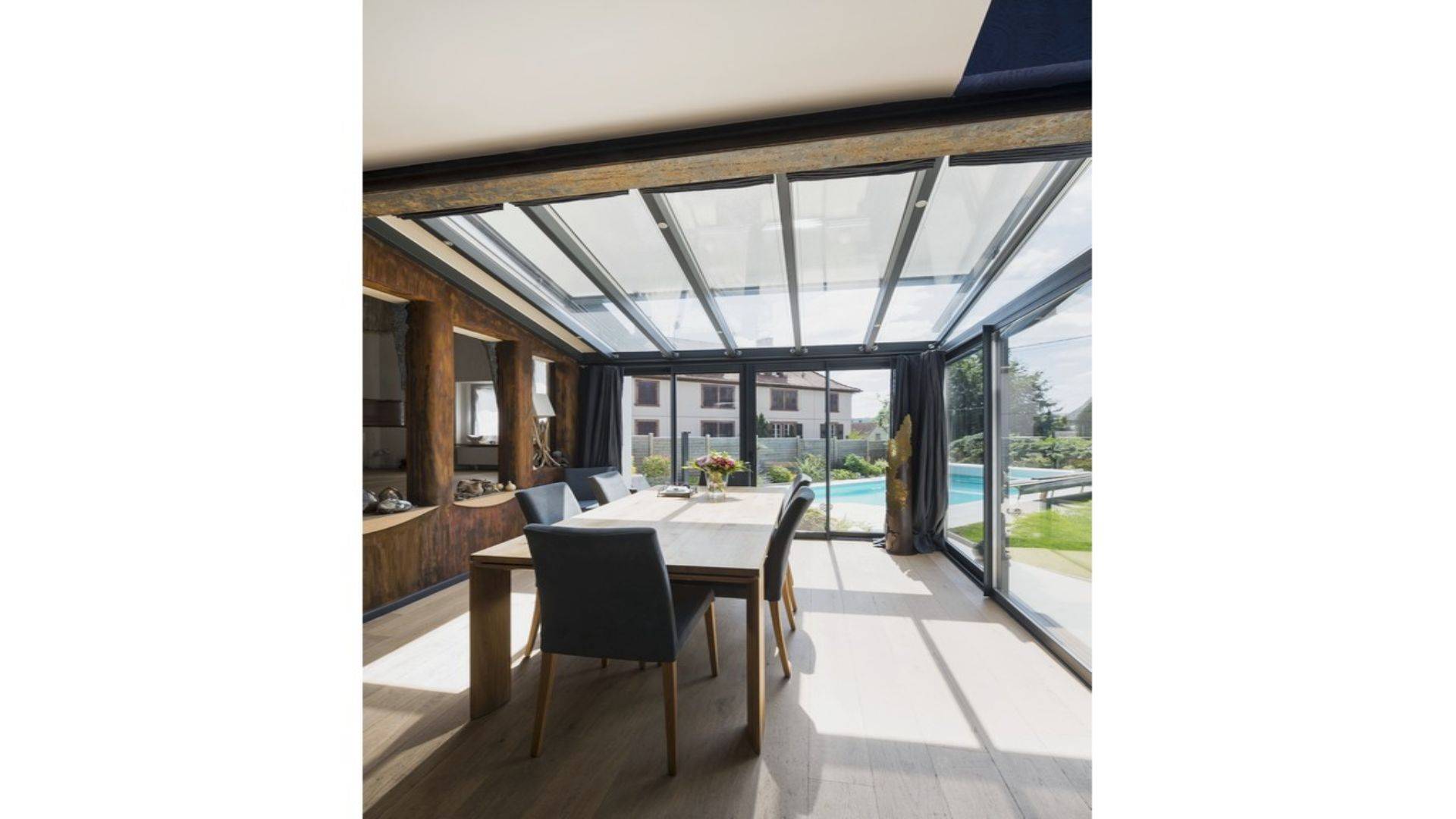 veranda-gris-anthracite-toit-vitre-salle-a-manger