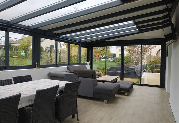 Véranda toiture opaque intérieur