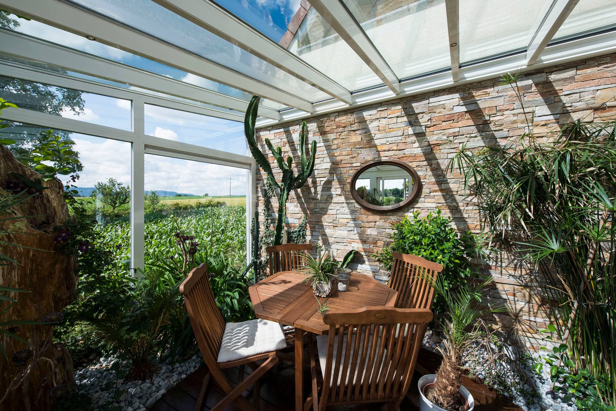 Véranda transformée en jardin d'hiver