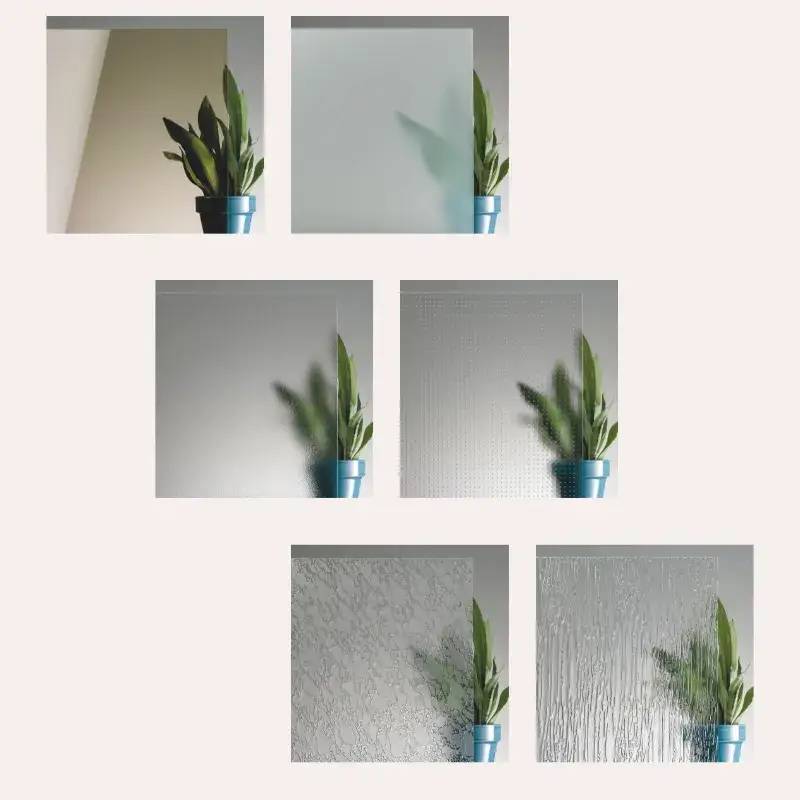 L'image montre une plante verte dans un pot bleu derrière six types différents de verres texturés et dépolis, mettant en évidence leur capacité à